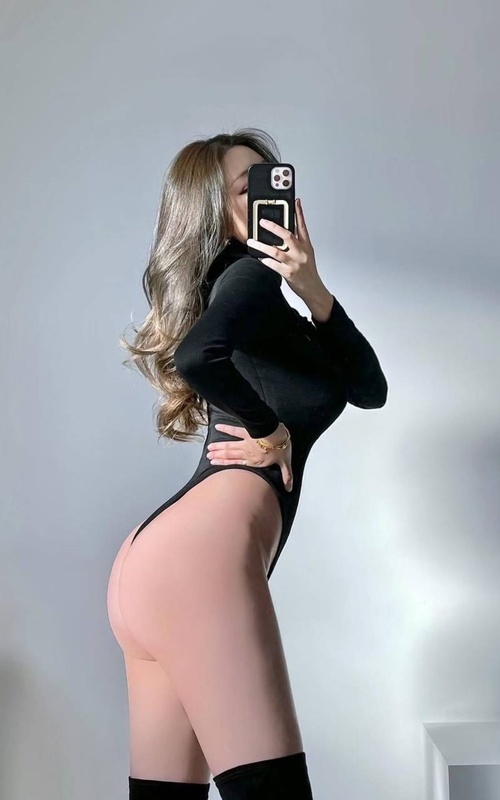 Discover Passionate Moments with Dahliana Moon Tonight 1 Mis Fotos