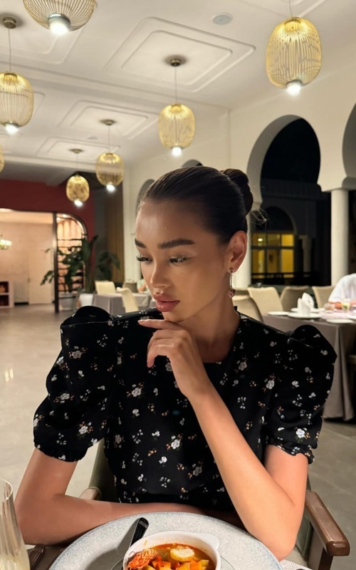 Experience Unforgettable Moments with Esme Scarlet by Your Side 2 Mis Fotos