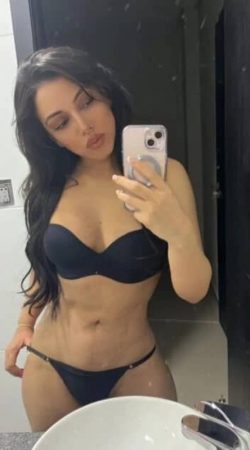 Experience Unforgettable Moments with Arwen Blaze Tonight