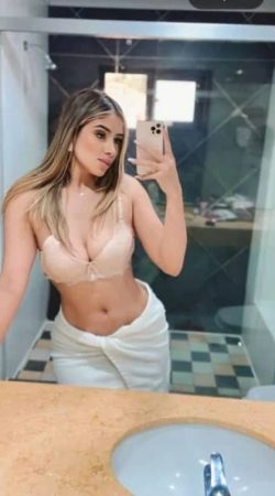 Experience Unforgettable Moments with Lía Destiny by Your Side