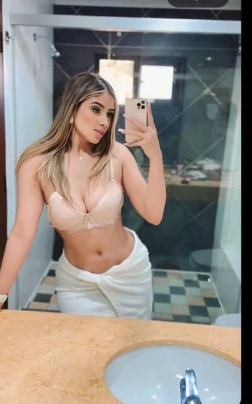 Experience Unforgettable Moments with Lía Destiny by Your Side